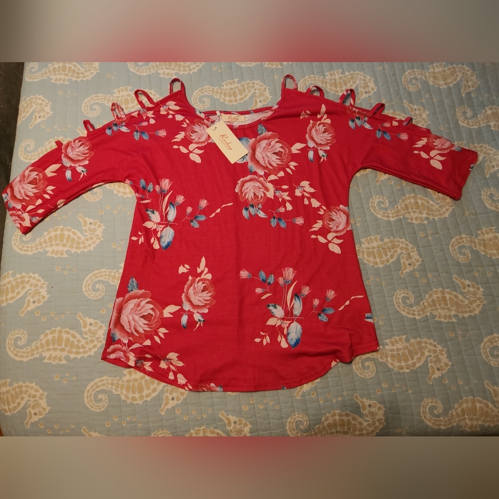 Cutout 3/4 sleeves floral top